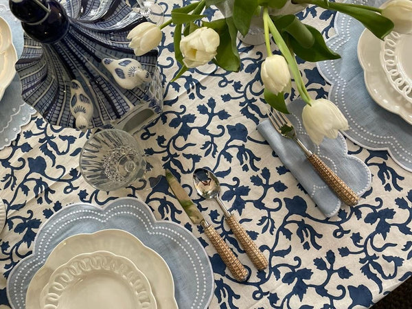 HMA DÉCOR Blue Lilly Tablecloth